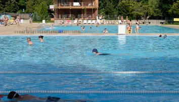 Bazén na kúpalisku je rajom baktérií a vírusov. Existujú spôsoby, ako znížiť riziko infekcie