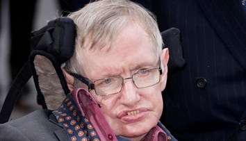 Do žrebovania o účasť na uložení Hawkingovho popola sa už prihlásili tisíce ľudí