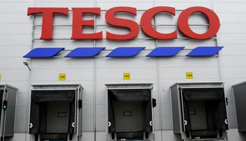 Tesco končí u jedného z našich susedov. Predáva všetkých tristo prevádzok