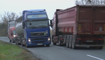 Najnebezpečnejšia cesta na Slovensku? Jej okolie je obsypané spätnými zrkadlami