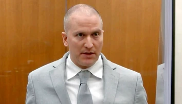 Expolicajt, ktorý zabil Afroameričana Floyda, sa na súde odvolal. Sťažuje sa na súd aj porotu