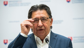 Poslanci žiadajú okamžitý odchod ministra Budaja. Lož má krátke nohy, tvrdí Fico