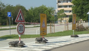 Na Slovensku je to tak. Pri nemocnici v Leviciach je nové parkovisko, pacienti si ho zatiaľ iba túžobne obzerajú