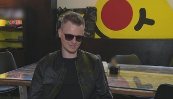 Volajú ho aj internetový diktátor. Nástrojom českého zabávača Kazmu sú škandály či provokácia