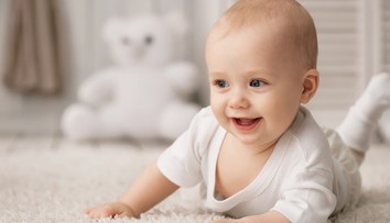 Ruka, plač či grimasy. Rozpoznajte signály, ktoré vám bábätko posiela