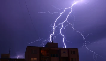 Búrka, ktorá trhala rekordy. V pondelok udrelo na našom území najviac bleskov