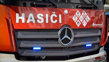 Požiar v Stropkove sa podarilo lokalizovať. Pomáhajú aj dobrovoľní hasiči