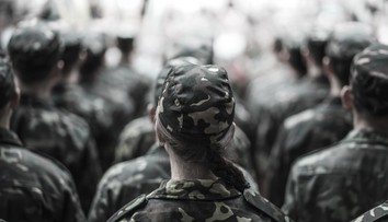 Reakcia na vojnu. Európska krajina plánuje povolávať do služby aj ženy