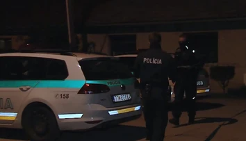 Divoká noc pri Hlohovci. S mačetami a sekerami na autá