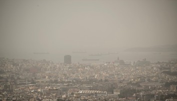 OBRAZOM: Atény zahalili oblaky prachu zo Sahary. Lekári varujú rizikové osoby pred „toxickou zmesou“