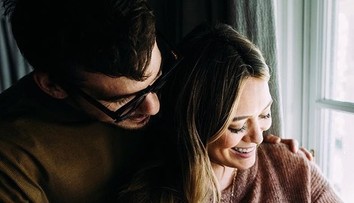 Herečka a speváčka porodila dievčatko. Dostalo až tri mená!