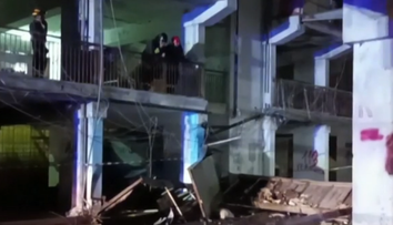 Tragédia v talianskom Neapole. V obytnej štvrti sa zrútil balkón