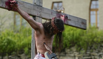 Je Biela sobota, katolíci cez deň spomínajú na mŕtveho Krista