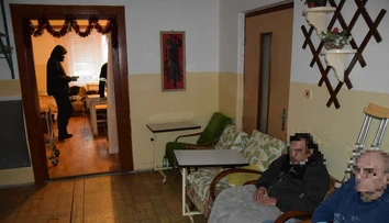 Kam pôjdu starkí z domu hrôzy v Hronovciach? Dočasne žijú v psychiatrickej nemocnici