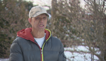 S rodinou býva v ubytovni, roky si márne hľadá prácu. Problém vidí v tom, ako vyzerá