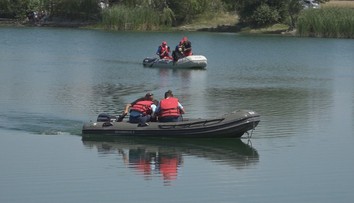 Smutný deň na juhu: Potápači hľadali nezvestného mladíka, smrteľný úraz mal konateľ družstva