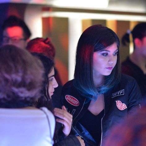 Sestry Buckingham, krst