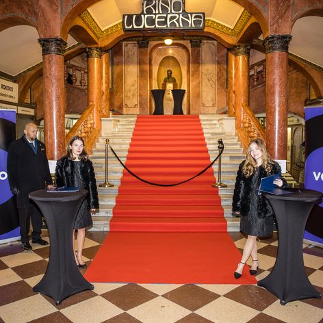 Slávnostná premiéra Kráľa Šumavy sa konala v pražskej Lucerne.