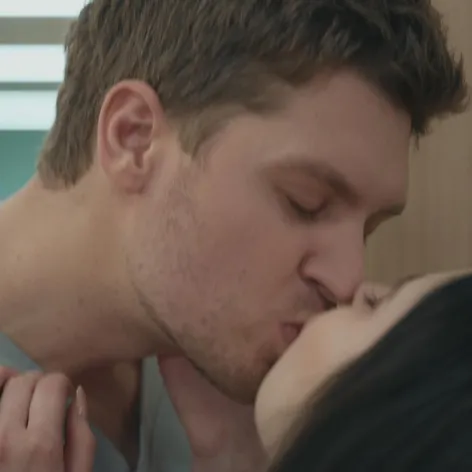 Lenka sa opäť pobozká s Borisom