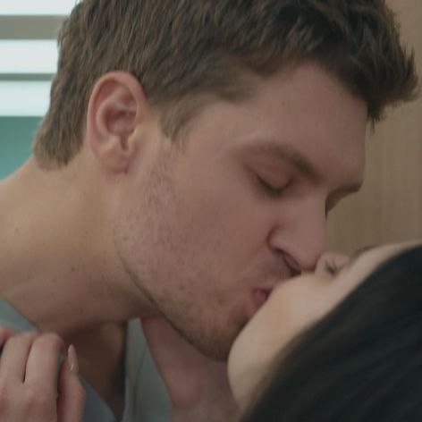 Lenka sa opäť pobozká s Borisom