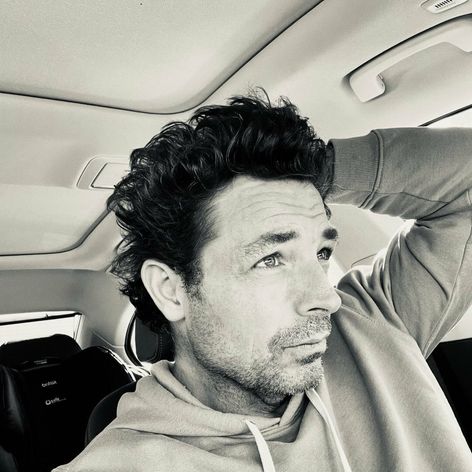 Herec Brennan Elliott.