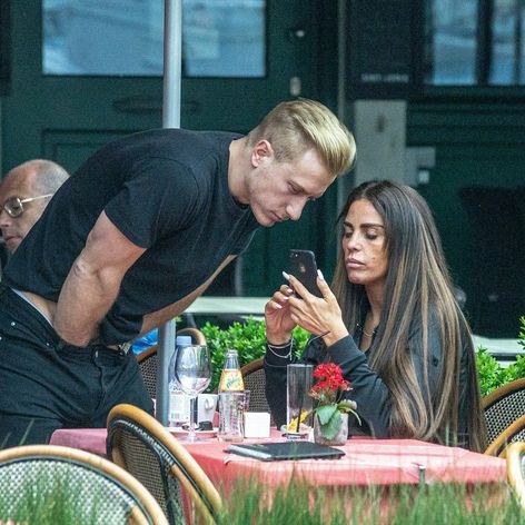 Katie Price s Krisom Boysonom v Belgicku.