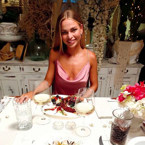 Tess pred úpravou poprsia.