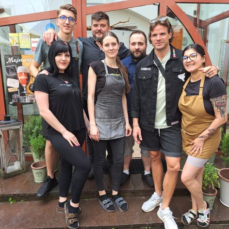 S Radkom Urbanyakom na obede v poľovníckej reštaurácii Silvanus