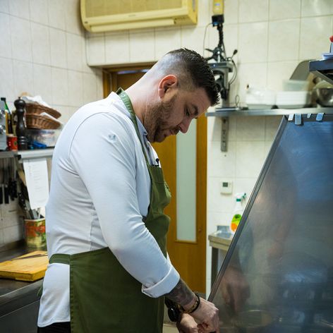 Reštaurácia Pekidors - zábery z 8. časti tretej série šou Na nože