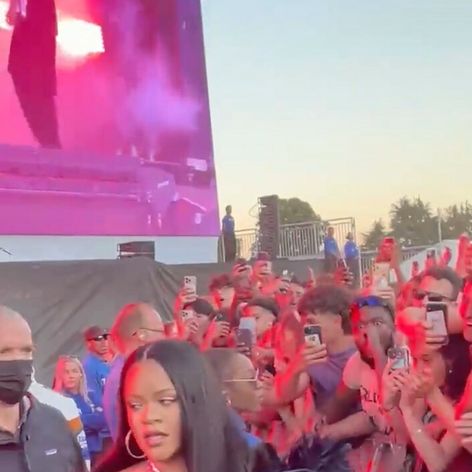 Rihanna prvýkrát po pôrode na verejnosti