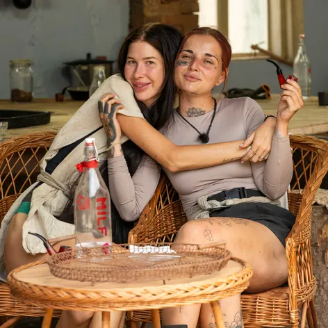 33. deň na statku, z banditov sú už farmári