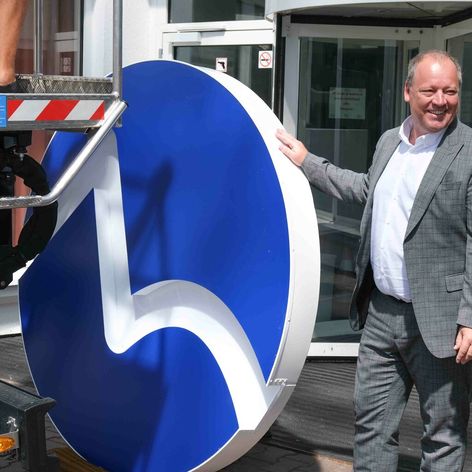 Výmena loga na budove TV Markíza 