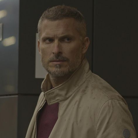 Andrej sa pred nemocnicou poháda s Erikom.