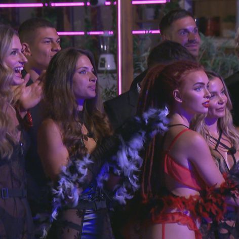 Majlov príchod do vily.