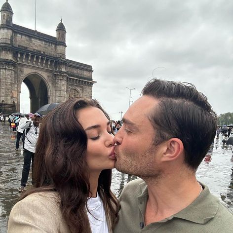 Ed Westwick a Amy Jackson sa zobrali!