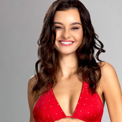 Julie v Love Islande (cropped)