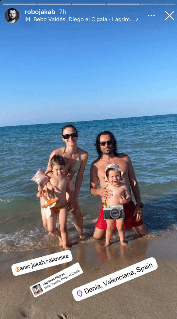 Robo a Anička Jakabovci s deťmi na dovolenke