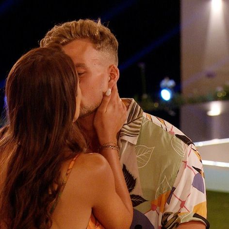 Hugo Hammond v šou Love Island