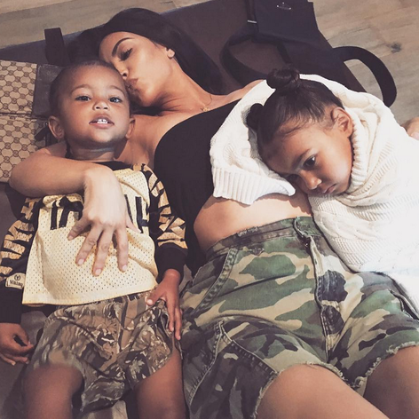 Kim Kardashian s deťmi zatmenie nesledovali