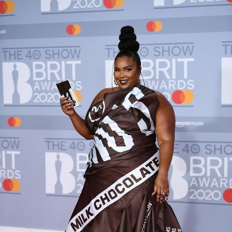 Lizzo oblečená ako čokoláda