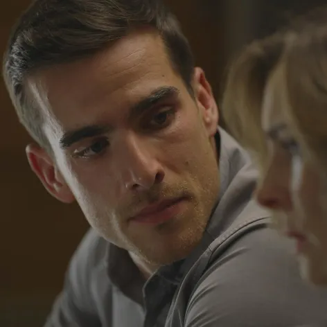 Lucia (Monika Horváthová) a Martin (Adam Bardy) sa zbližujú