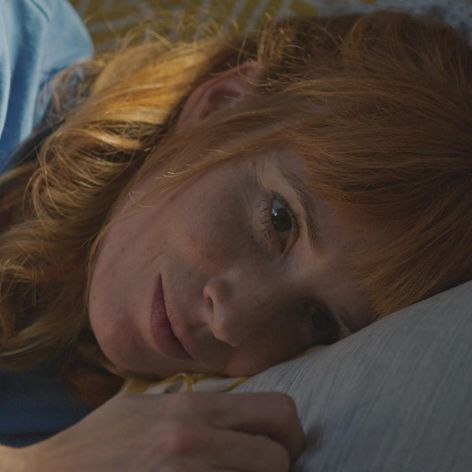 Nikol prekvapila Adama v kúpeľni v tej najnevhodnejšej chvíli.