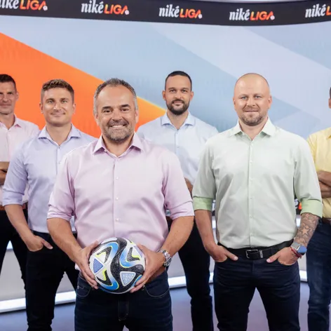 Moderátori Marián Tomčák, Peter Filo, Slávo Jurko, Andrej Zvolenský a experti Marek Sapara a Martin Mikulič