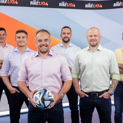 Moderátori Marián Tomčák, Peter Filo, Slávo Jurko, Andrej Zvolenský a experti Marek Sapara a Martin Mikulič