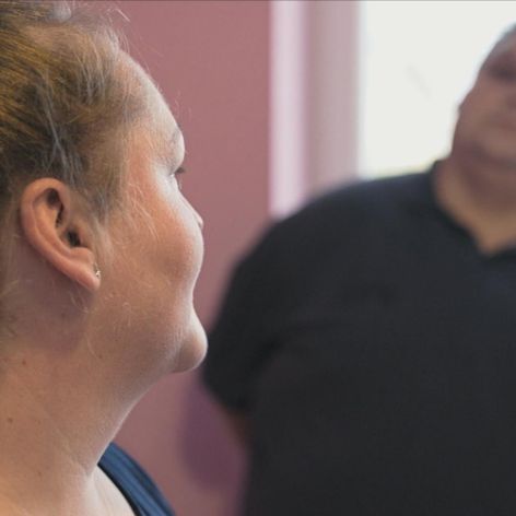 Andrejova manželka Katka už nevládze. Obezita im ničí život.