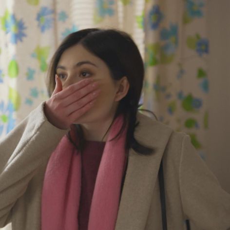 Lenka (Diana Ristová) našla v byte nahého muža