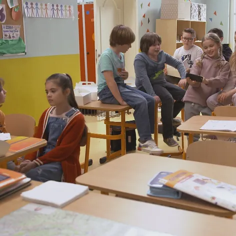 Julke sa v škole smejú.