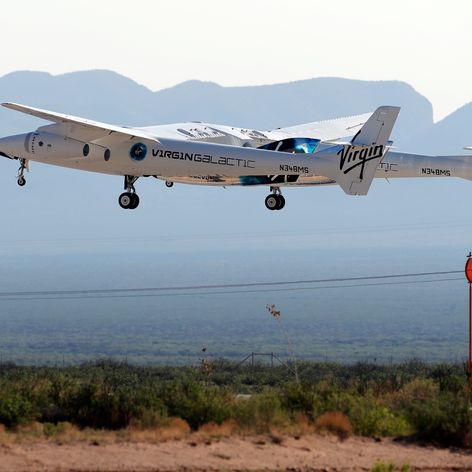 Vzlet raketoplánu spoločnosti Virgin Galactic.