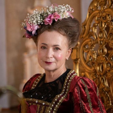 Princ mamáčik - Jana Nagyová ako kráľovná