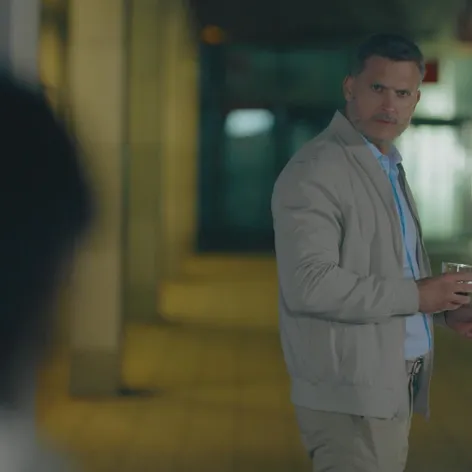 Andrej stretne ženu, ktorú vidí vo svojich spomienkach, no nevie, akú úlohu v jeho živote hrala.